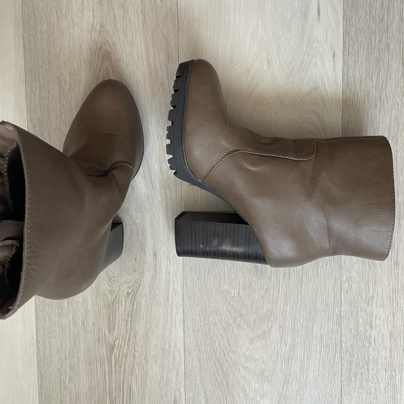 Booties - Picture 4 of 4